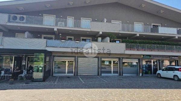 negozio in affitto a Montesarchio