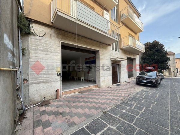 negozio in affitto a Montesarchio