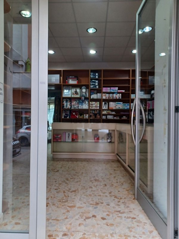 locale commerciale in affitto a Montesarchio