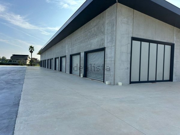 locale commerciale in affitto a Montesarchio