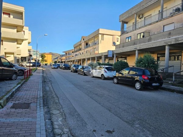 locale commerciale in affitto a Montesarchio