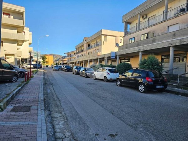 negozio in affitto a Montesarchio