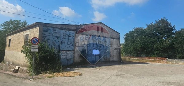 locale commerciale in affitto a Pietrelcina