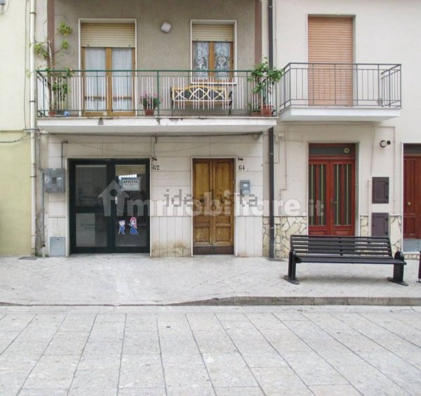 locale commerciale in affitto a Pietrelcina in zona Stazione