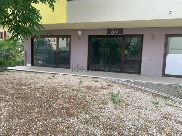 locale commerciale in affitto a San Salvatore Telesino
