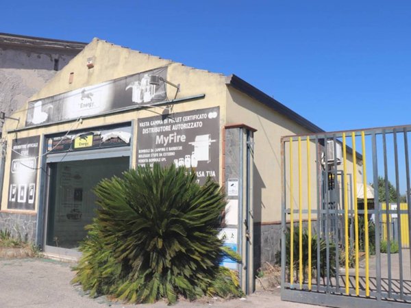 negozio in affitto a Sant'Agata de' Goti in zona Sant'Anna