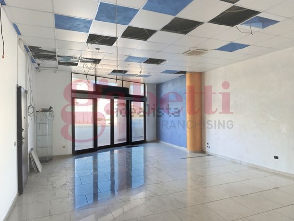 locale commerciale in affitto a Telese Terme