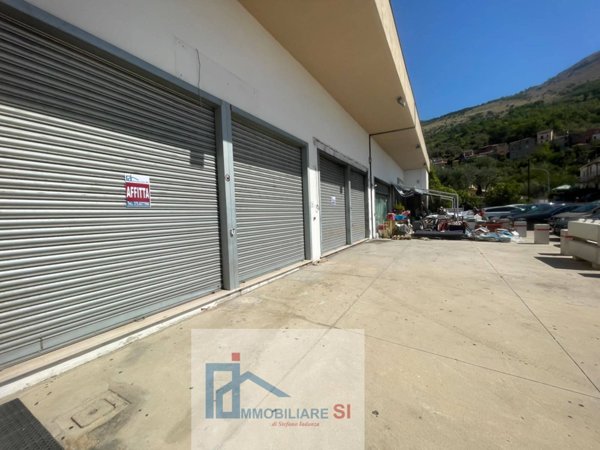 locale commerciale in affitto a Vitulano