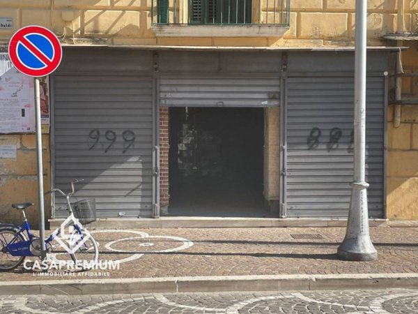negozio in affitto ad Acerra in zona Centro Città