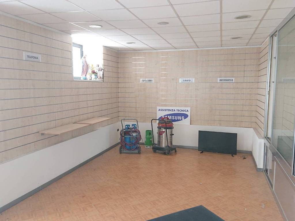 negozio in affitto ad Acerra
