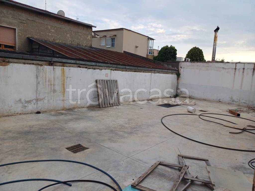 locale commerciale in affitto ad Acerra