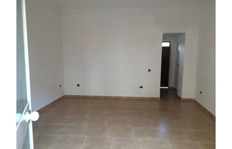 locale commerciale in affitto ad Acerra