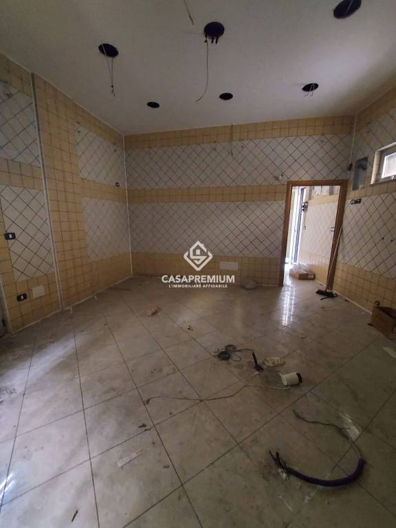 negozio in affitto ad Acerra in zona Centro Città