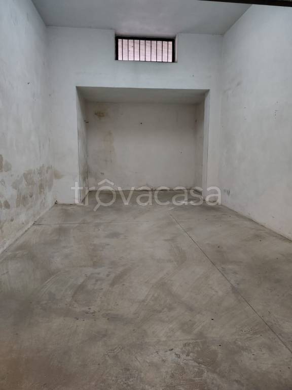 locale di sgombero in affitto ad Acerra