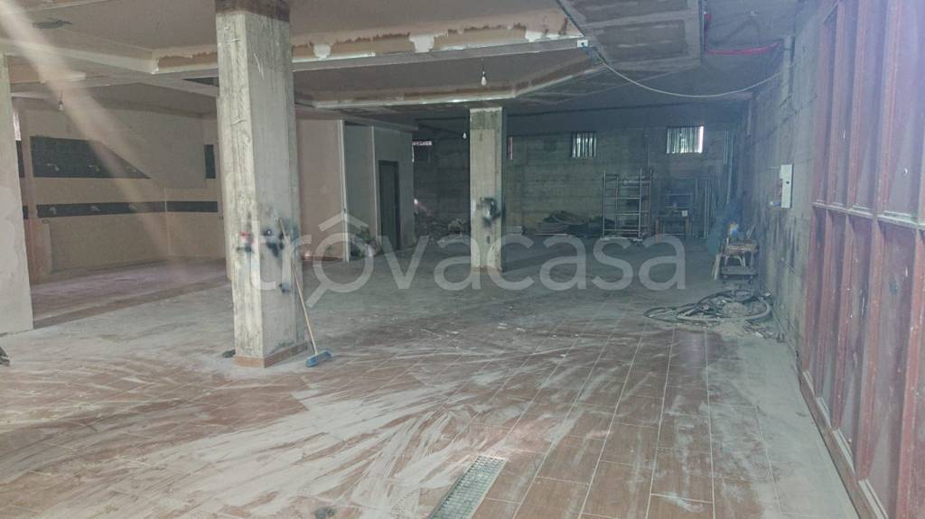locale commerciale in affitto ad Acerra