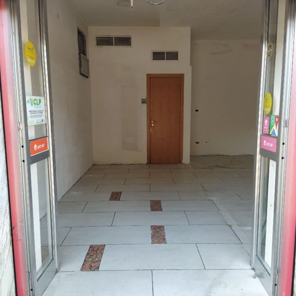 locale commerciale in affitto ad Acerra in zona Centro Città