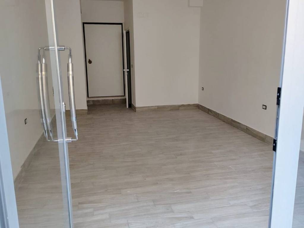 negozio in affitto ad Acerra in zona Centro Città
