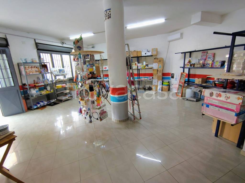 negozio in affitto ad Acerra