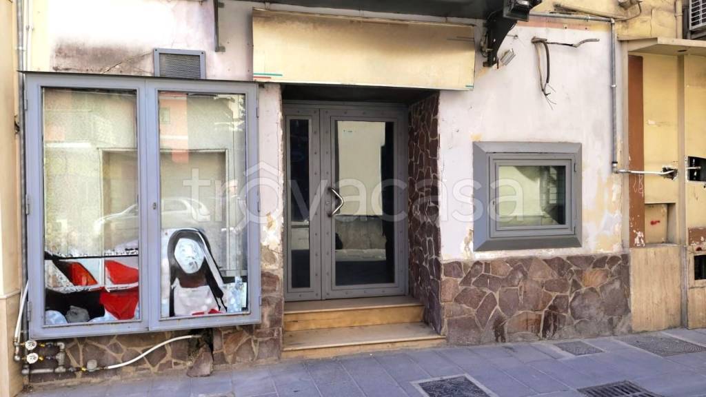 negozio in affitto ad Acerra in zona Centro Città