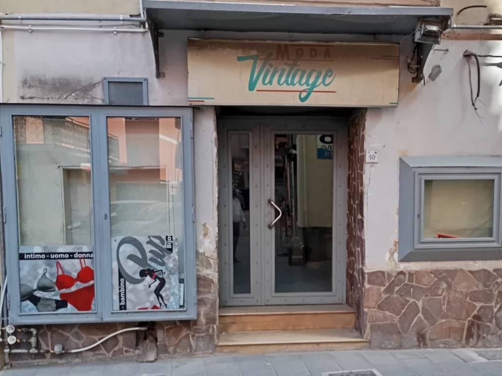 negozio in affitto ad Acerra in zona Centro Città