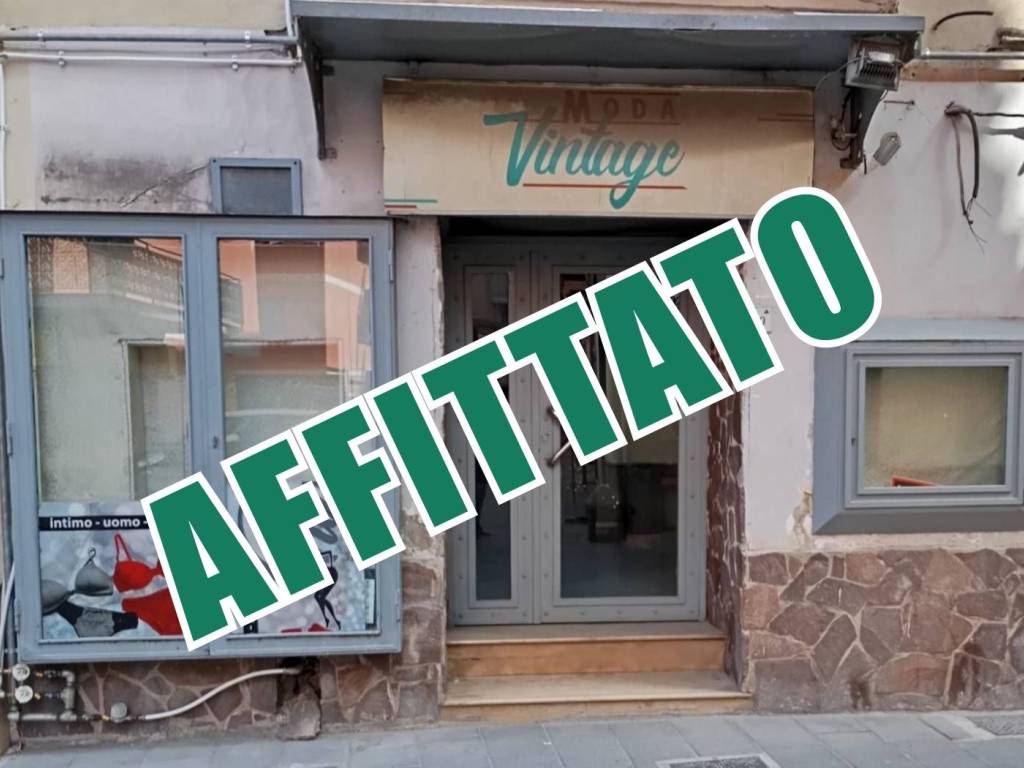 negozio in affitto ad Acerra in zona Centro Città