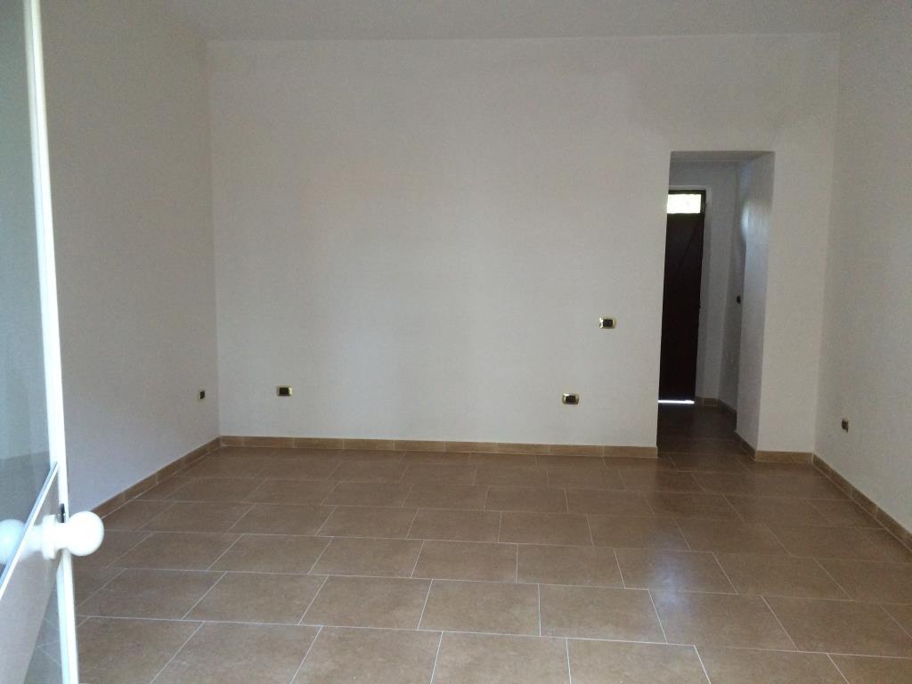 locale commerciale in affitto ad Acerra