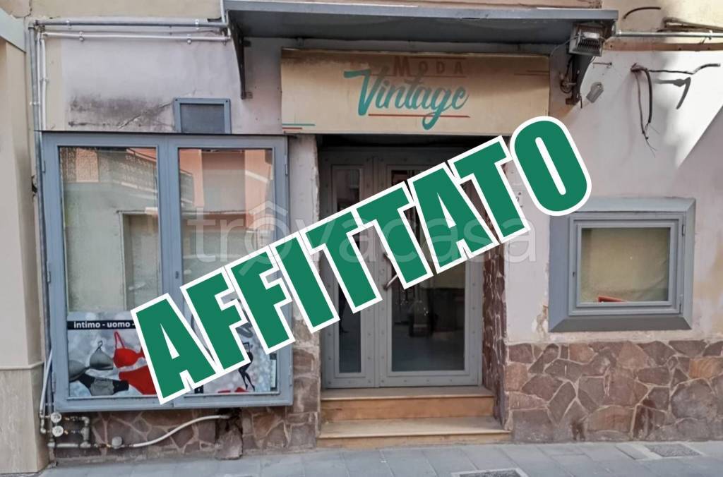 negozio in affitto ad Acerra in zona Centro Città