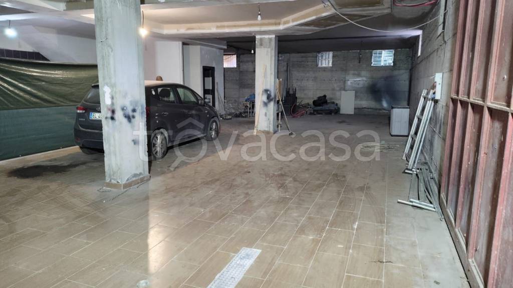 locale commerciale in affitto ad Acerra