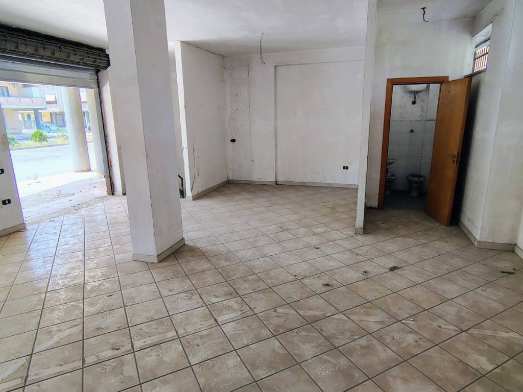 negozio in affitto ad Acerra