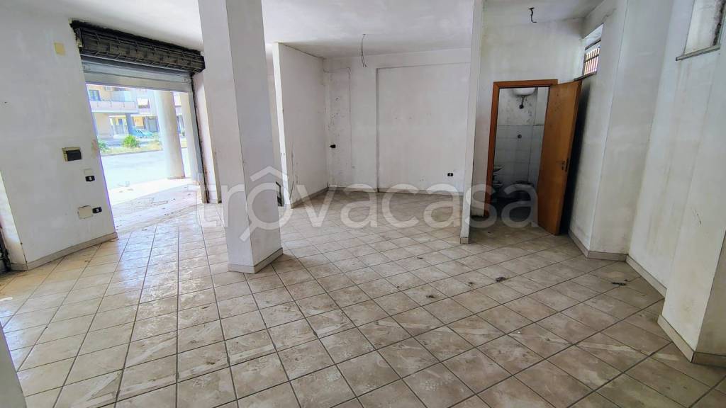 negozio in affitto ad Acerra