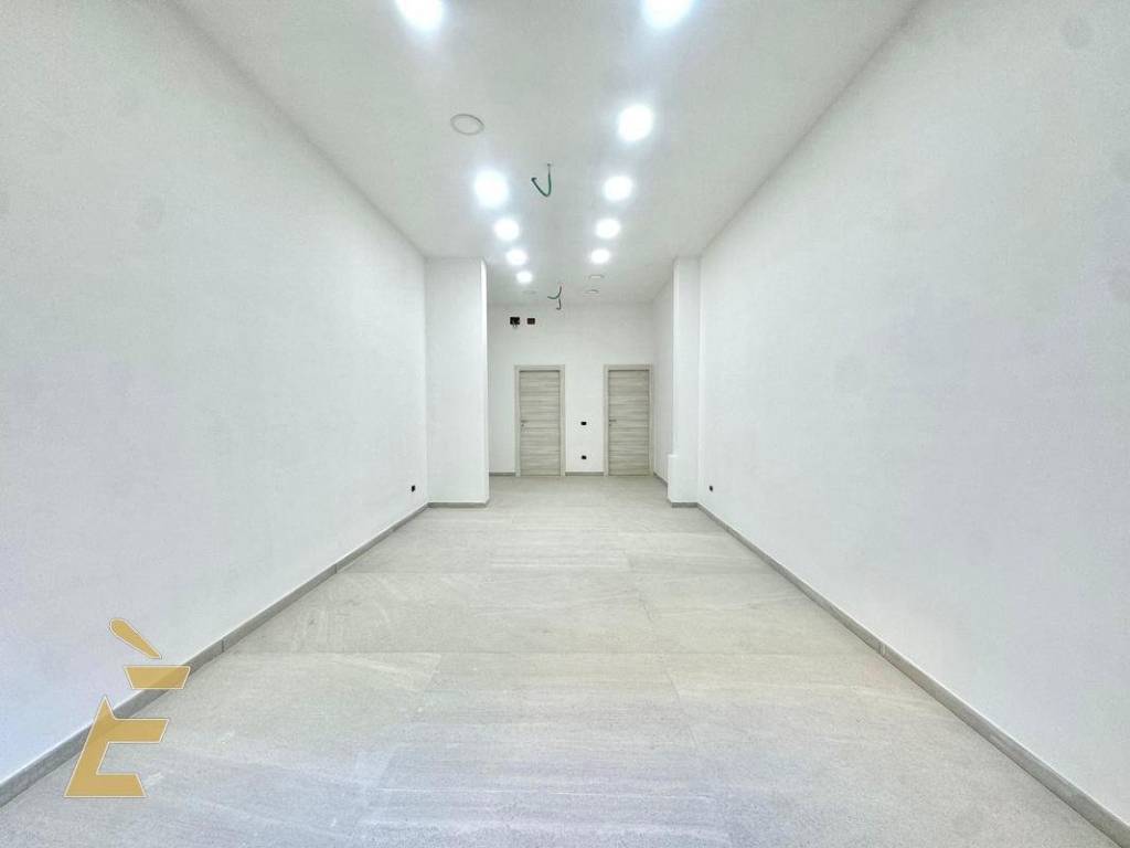 negozio in affitto ad Acerra in zona Centro Città