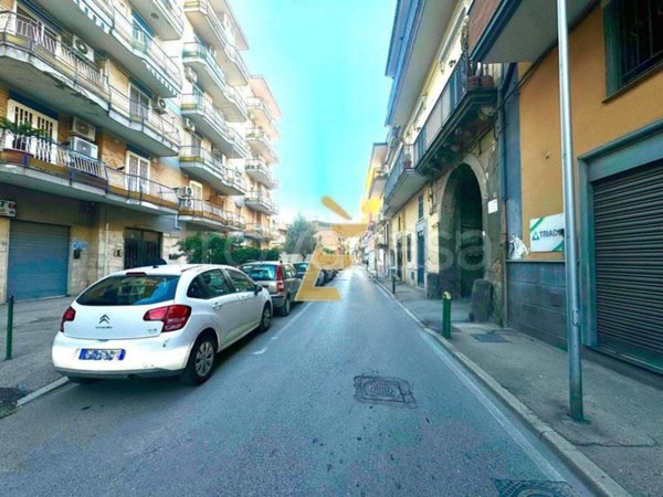 negozio in affitto ad Acerra in zona Centro Città