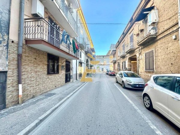 negozio in affitto ad Acerra in zona Centro Città