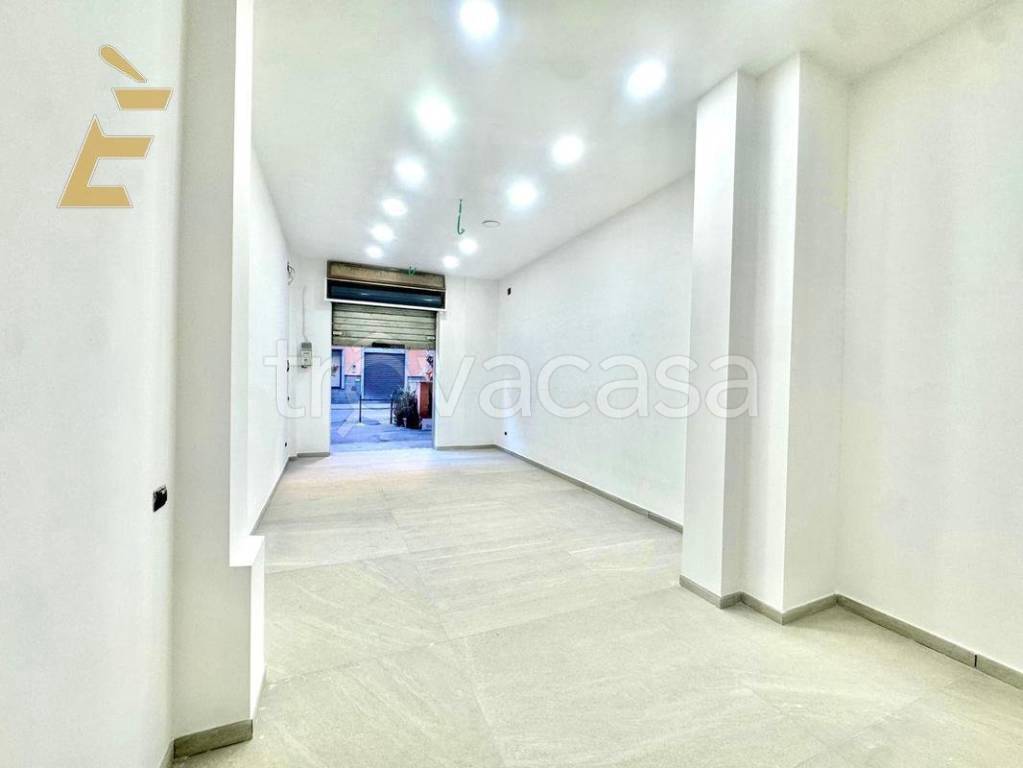 negozio in affitto ad Acerra in zona Centro Città