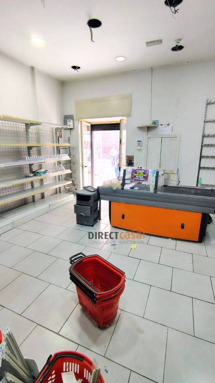 negozio in affitto ad Acerra in zona Centro Città