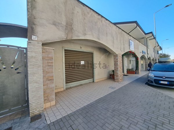 locale commerciale in affitto ad Acerra