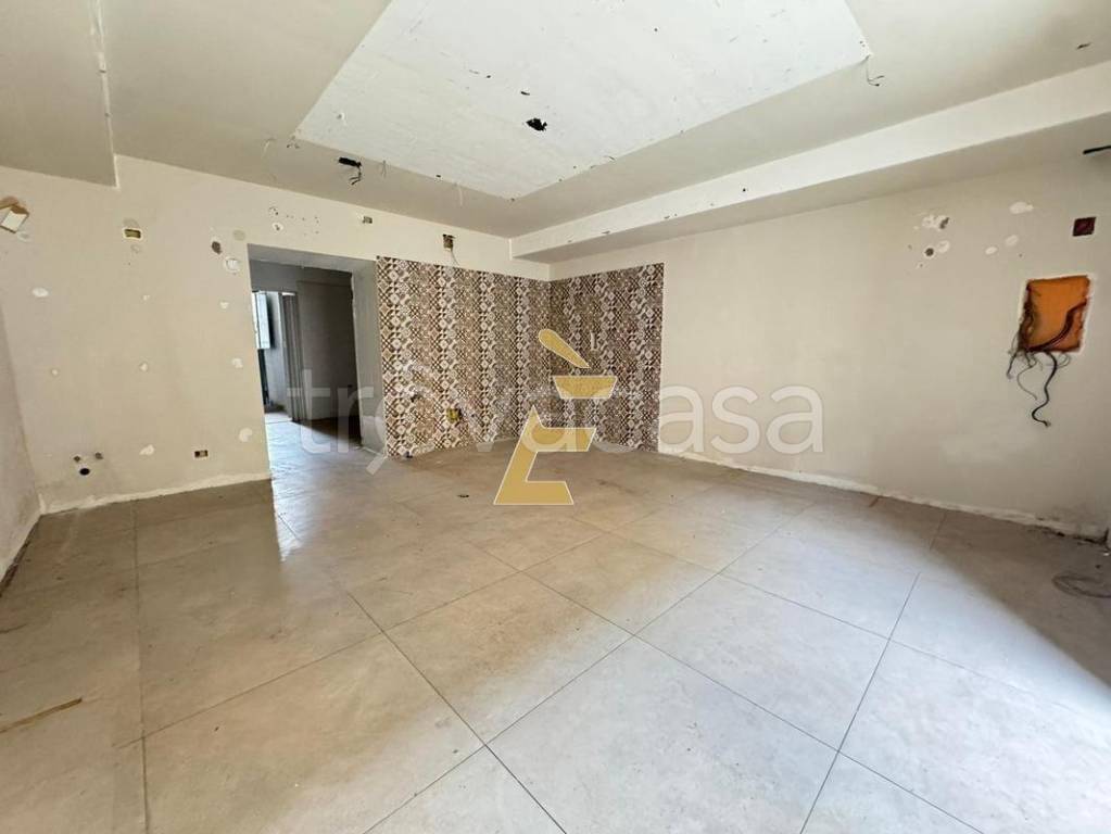 negozio in affitto ad Acerra in zona Centro Città