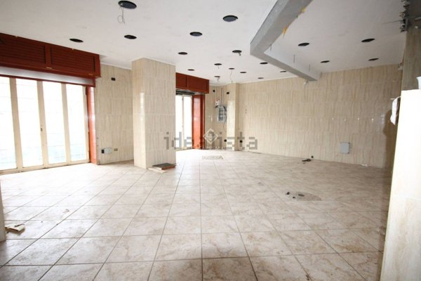 locale commerciale in affitto ad Acerra