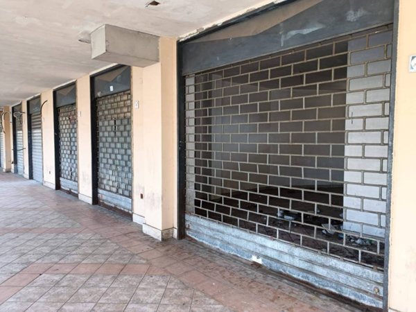 negozio in affitto ad Acerra