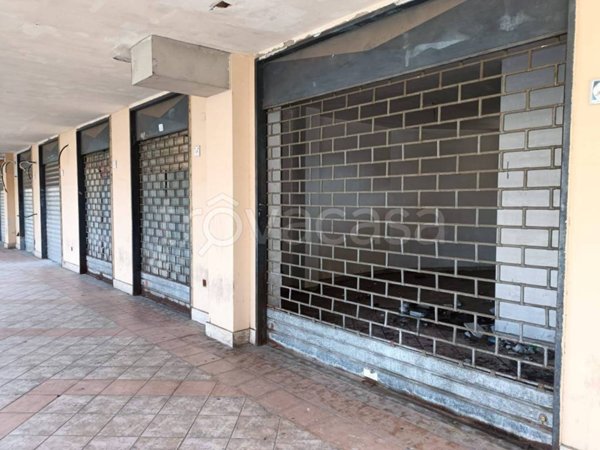 negozio in affitto ad Acerra