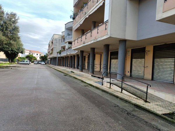 locale commerciale in affitto ad Acerra
