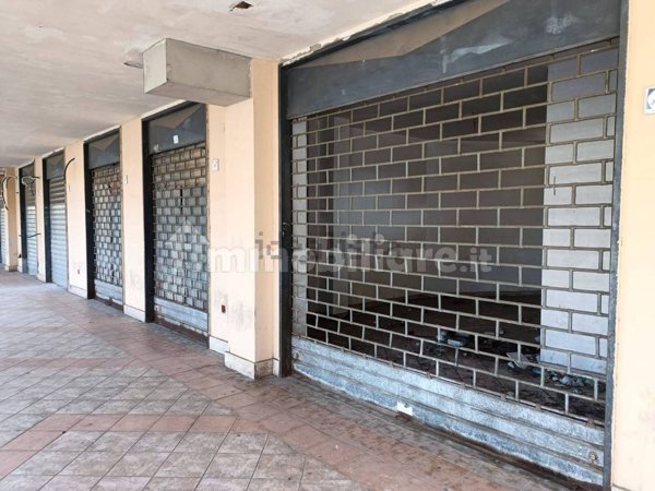 locale commerciale in affitto ad Acerra in zona Centro Città