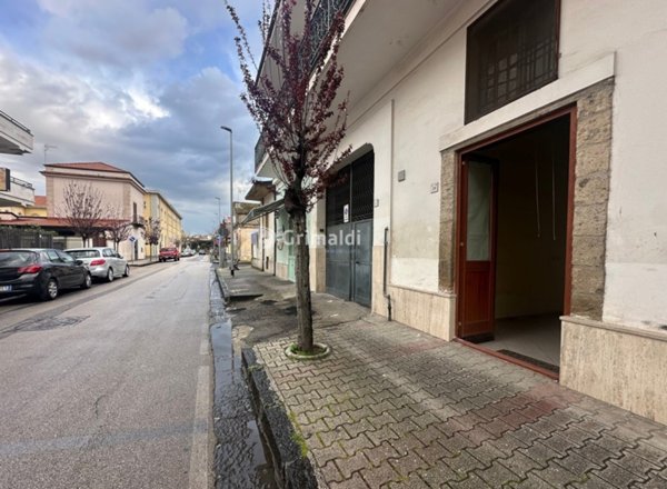 negozio in affitto ad Acerra in zona Centro Città