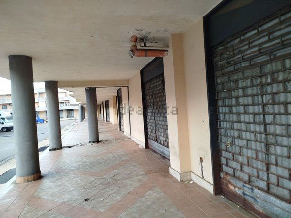 locale commerciale in affitto ad Acerra