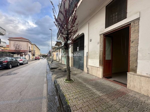 negozio in affitto ad Acerra in zona Centro Città