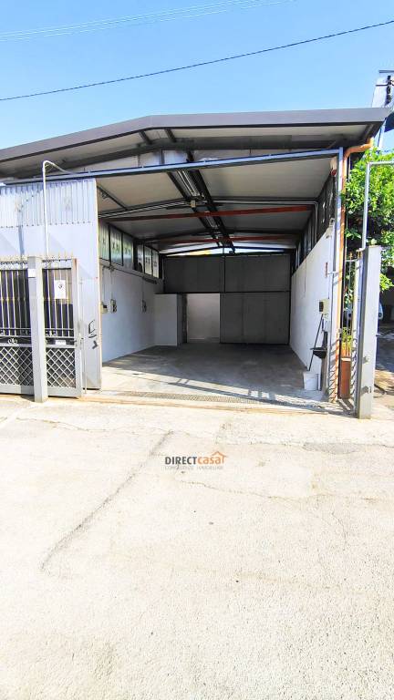 locale commerciale in affitto ad Acerra