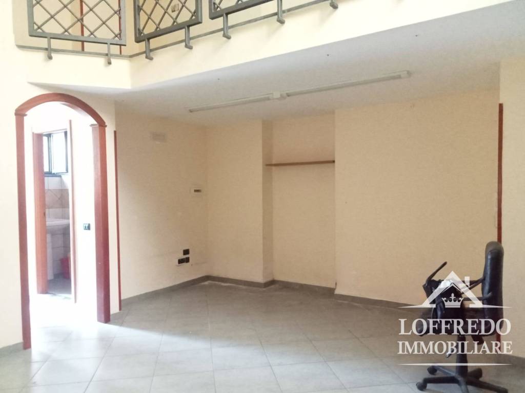 negozio in affitto ad Acerra in zona Centro Città