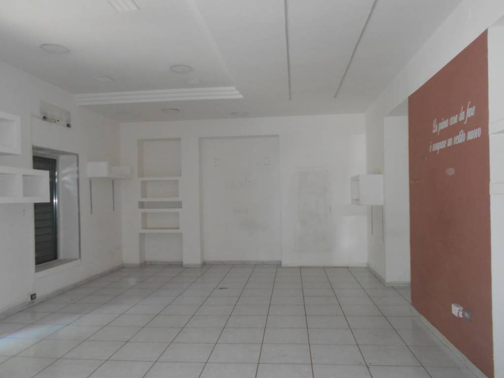 negozio in affitto ad Afragola