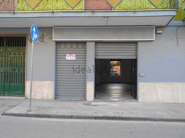 negozio in affitto ad Afragola in zona Centro Città