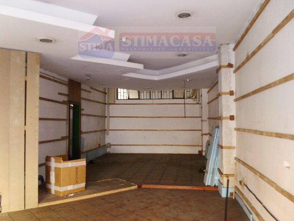 negozio in affitto ad Afragola in zona Centro Città